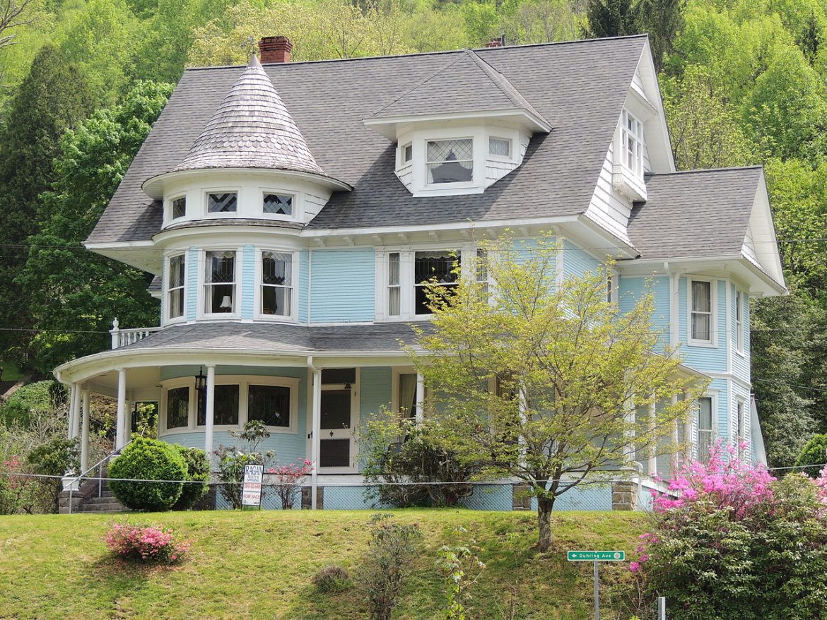 1280px-GoodwillHouse1 (1) DIY Upgrades To Do Before Your Home Appraisal