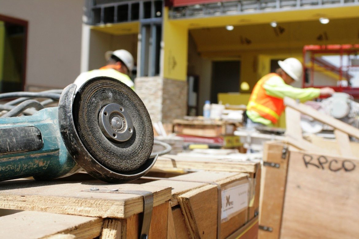 What Do You Need To Consider When Hiring a Building Contractor?