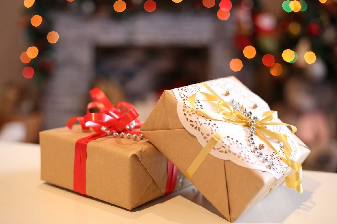 What to give a girl or woman? 10 Gift Ideas for Girls for New Year and Birthday